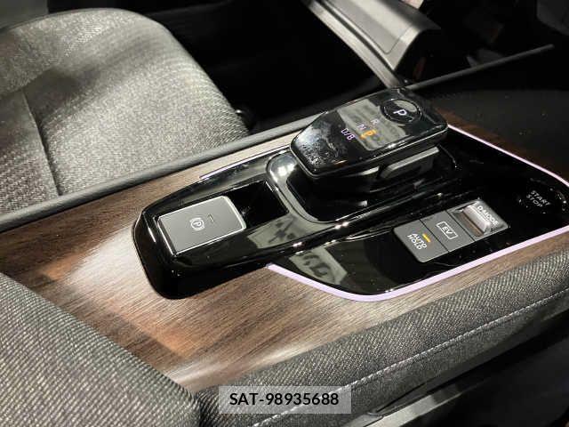 Nissan AURA 2024-08 825367-4
