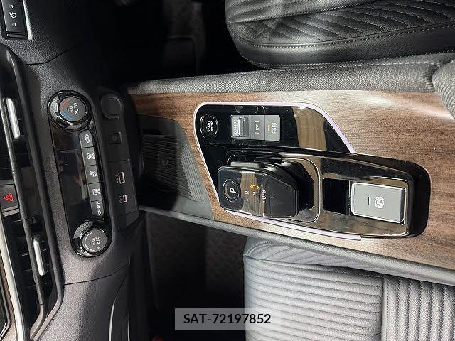 Nissan AURA 2022-11 6242285-11