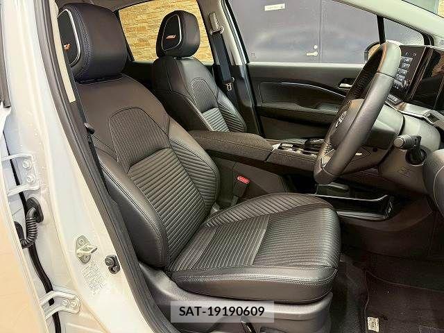 Nissan AURA 2024-10 6813867-4