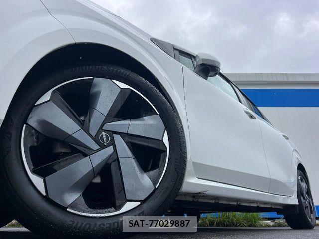 Nissan AURA 2023-08 6813891-12