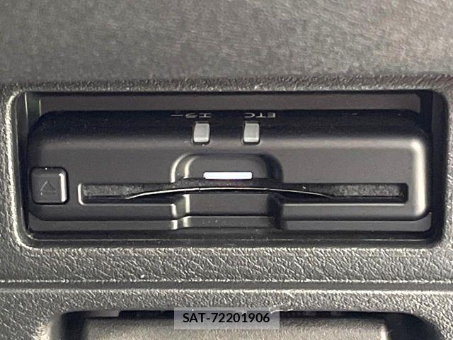 Nissan AURA 2023-08 6813889-6