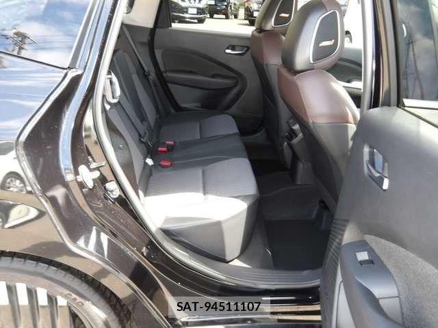 Nissan AURA 2025-10 7057530-6
