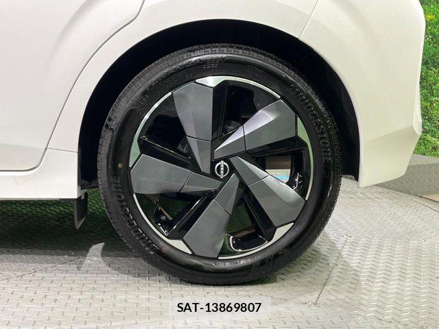 Nissan AURA 2023-07 7271562-12