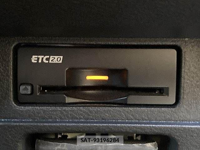 Nissan AURA 2022-06 7356923-9