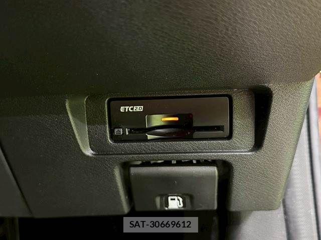Nissan AURA 2022-01 7356930-8