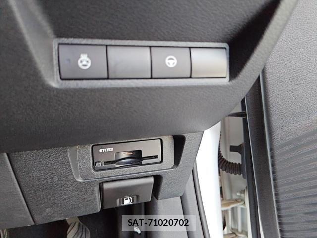 Nissan AURA 2023-04 7391420-19