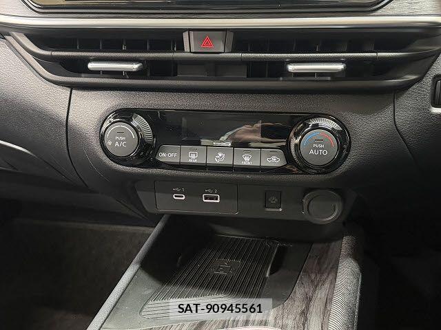 Nissan AURA 2024-10 7960587-12
