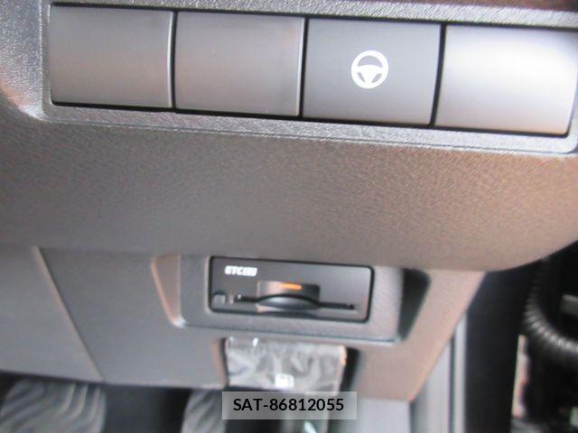 Nissan AURA 2022-06 8206479-4