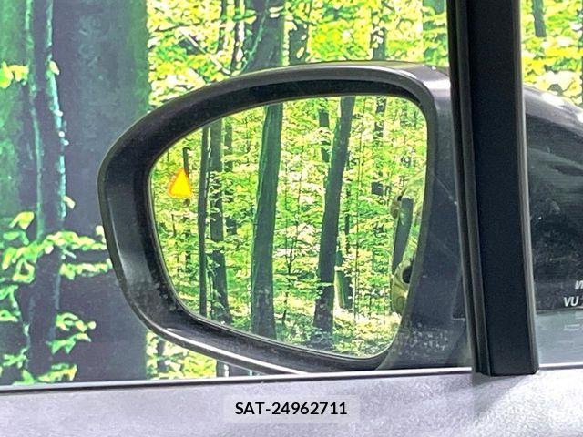 Nissan AURA 2023-01 8206476-5
