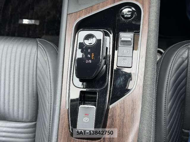Nissan AURA 2022-01 8228981-10