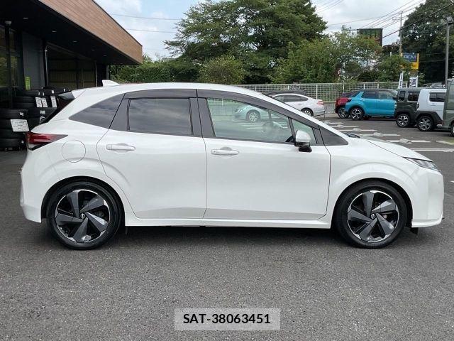 Nissan AURA 2022-01 8326434-7