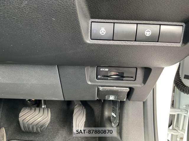 Nissan AURA 2021-11 8364869-9
