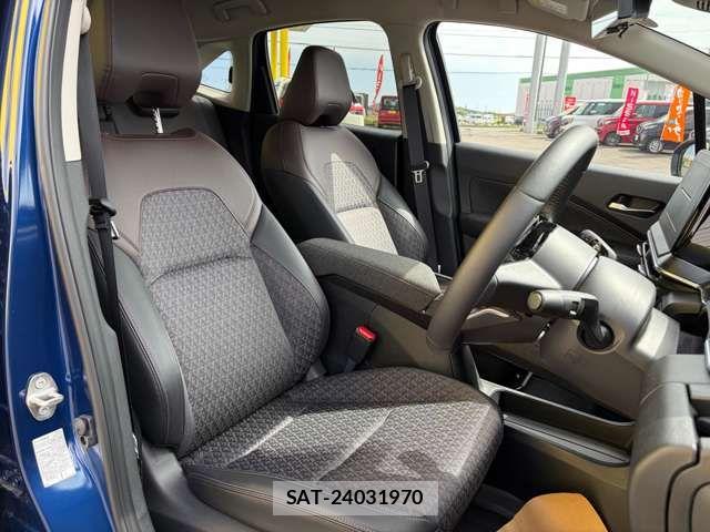 Nissan AURA 2025-10 8561224-3