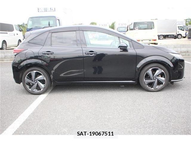Nissan AURA 2022-04 8740719-10