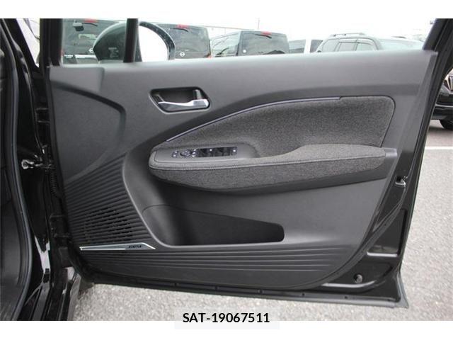 Nissan AURA 2022-04 8740719-17