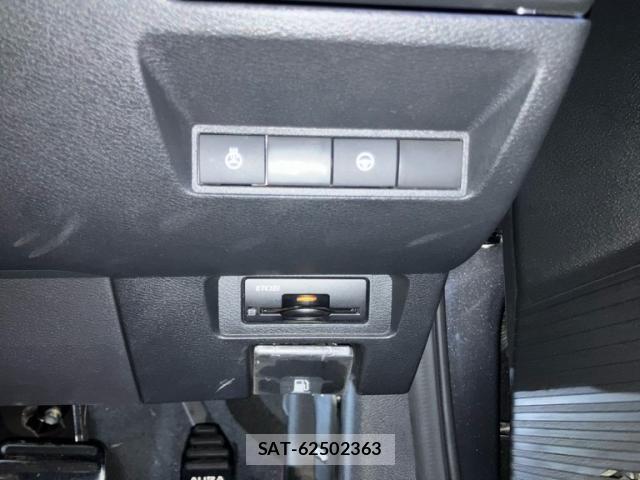 Nissan AURA 2023-01 8848303-17