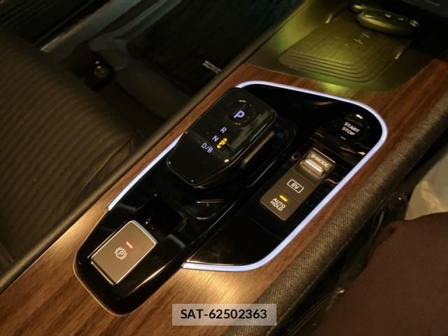 Nissan AURA 2023-01 8848303-21