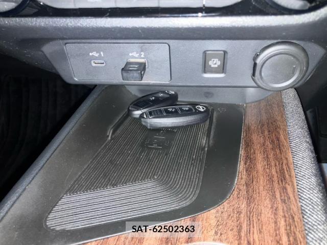 Nissan AURA 2023-01 8848303-22