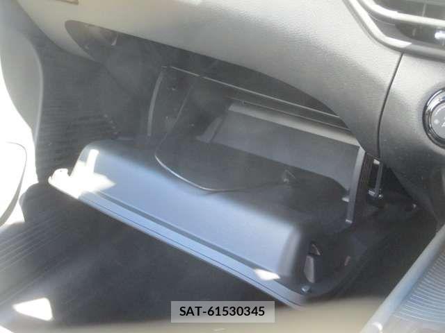 Nissan AURA 2025-09 8878768-13
