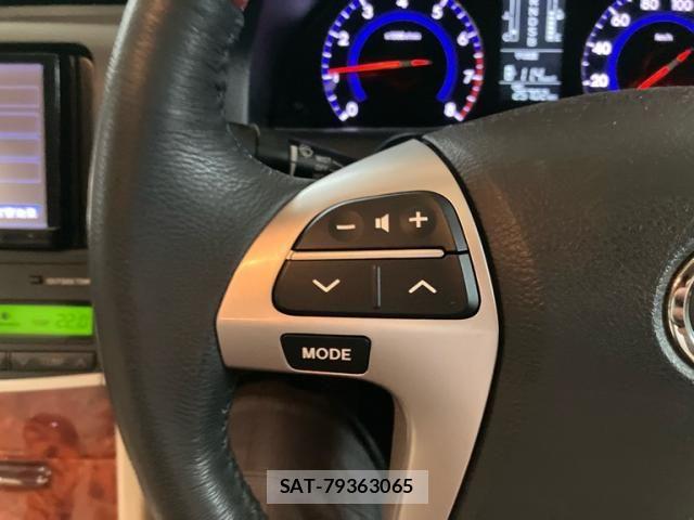 Toyota Aurion 2013-07 7325816-15