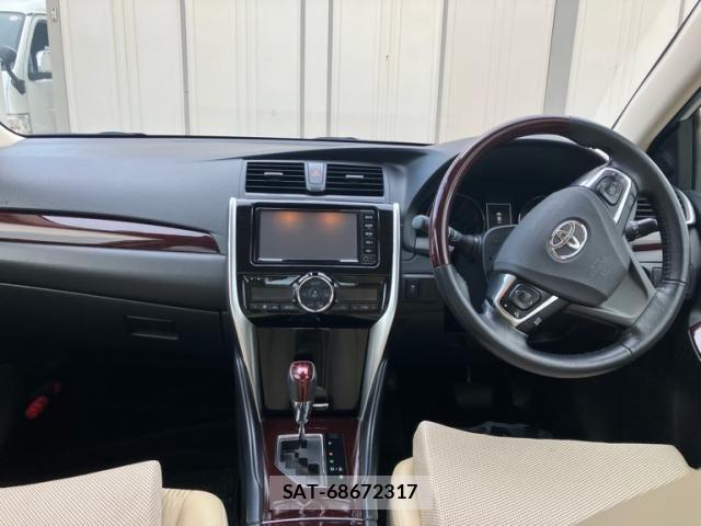 Toyota Aurion 2018-05 8158006-15