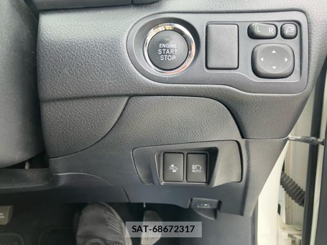 Toyota Aurion 2018-05 8158006-16