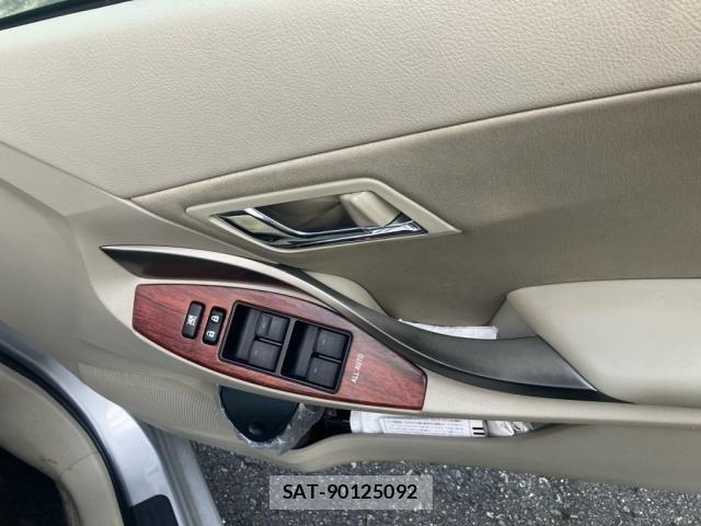 Toyota Aurion 2008-11 8561227-12