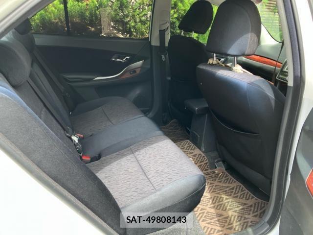 Toyota Aurion 2010-10 8658119-11