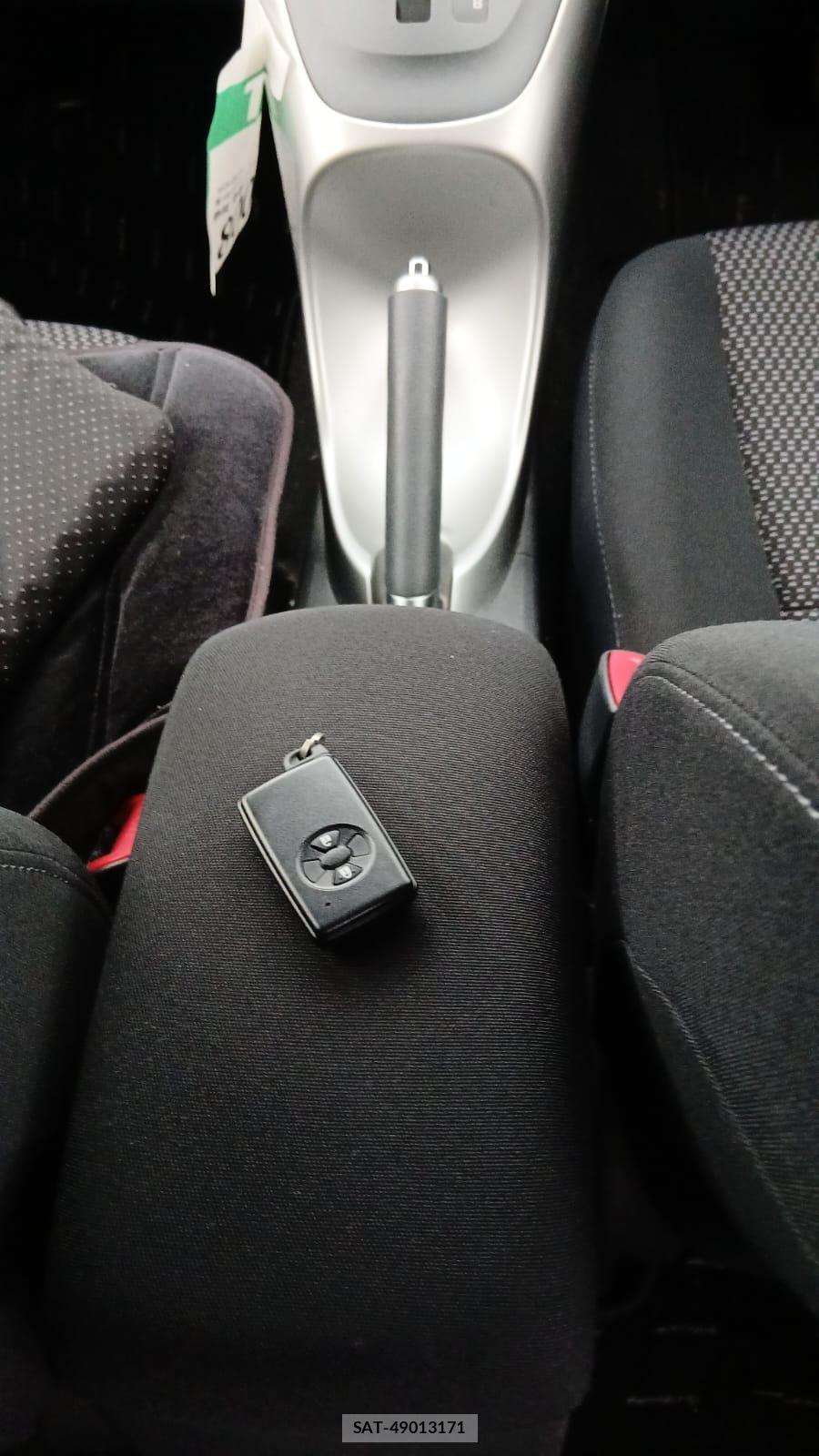 Toyota AURIS 2010 1298872-15