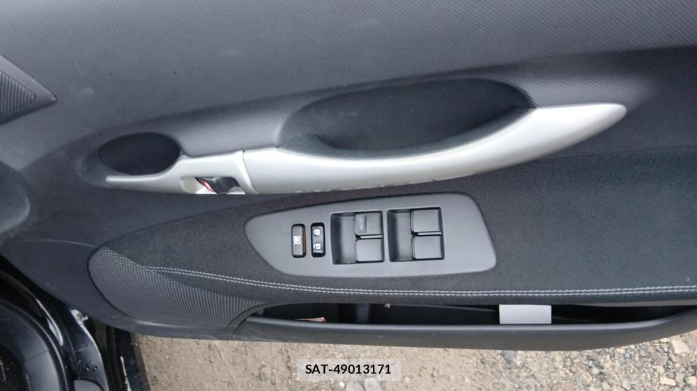 Toyota AURIS 2010 1298872-16