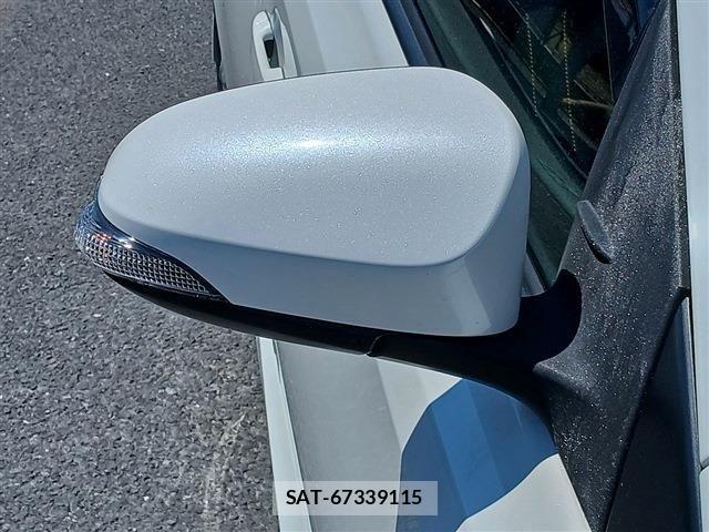 Toyota AURIS 2015-11 6683691-24