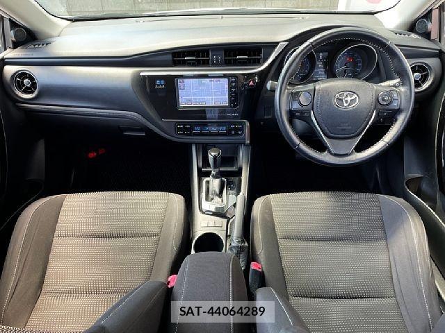 Toyota AURIS 2015-10 6902389-1