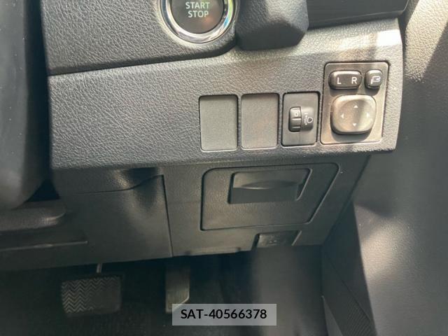 Toyota AURIS 2012-10 6902393-14