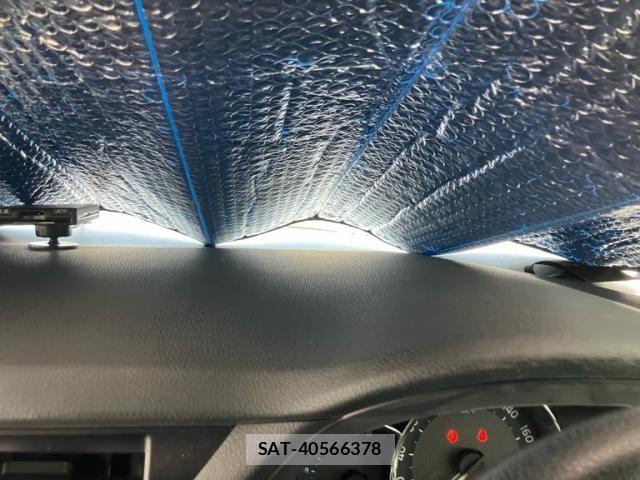 Toyota AURIS 2012-10 6902393-15