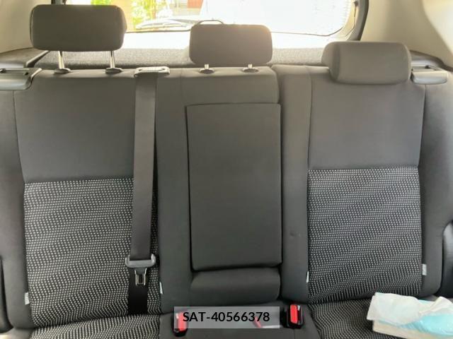 Toyota AURIS 2012-10 6902393-18