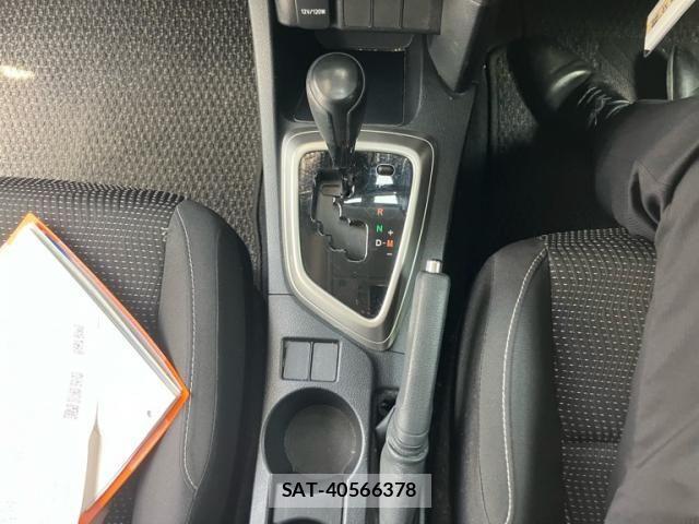 Toyota AURIS 2012-10 6902393-19