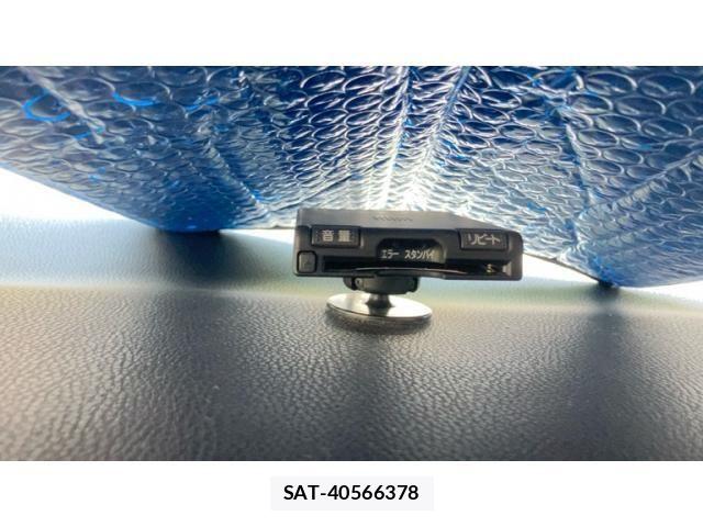 Toyota AURIS 2012-10 6902393-21