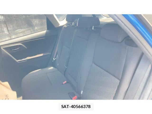 Toyota AURIS 2012-10 6902393-23