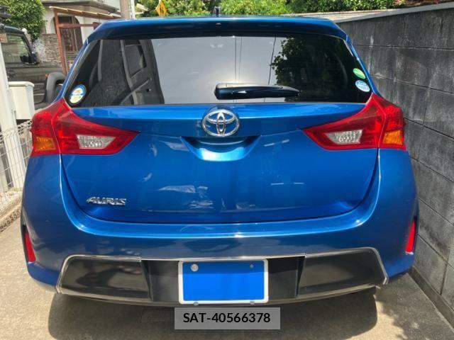 Toyota AURIS 2012-10 6902393-3