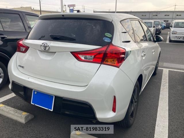 Toyota AURIS 2012-08 7215132-2