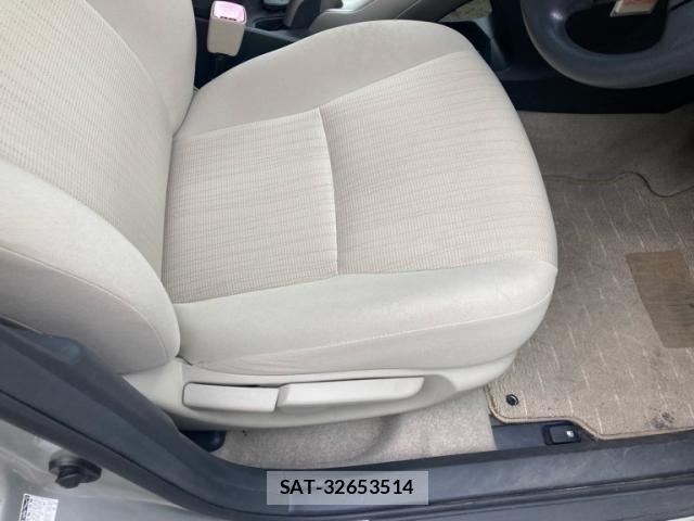 Toyota AURIS 2008-06 7215133-9