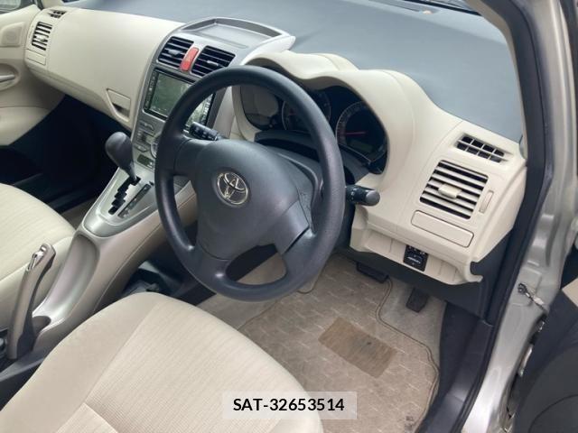 Toyota AURIS 2008-06 7215133-7