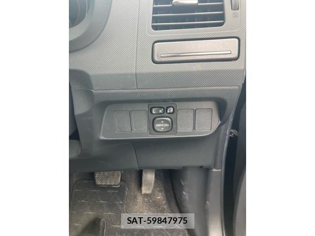 Toyota AURIS 2009-11 7356936-15