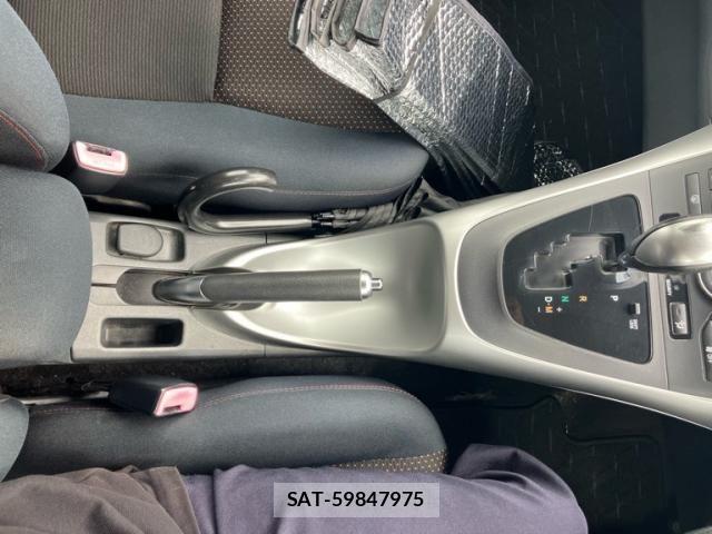 Toyota AURIS 2009-11 7356936-19