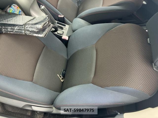 Toyota AURIS 2009-11 7356936-23
