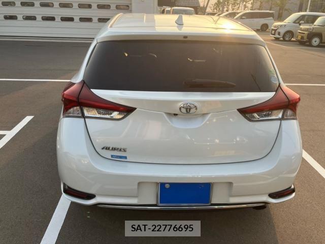 Toyota AURIS 2015-05 7391428-11