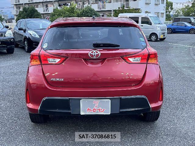 Toyota AURIS 2014-12 7453057-11