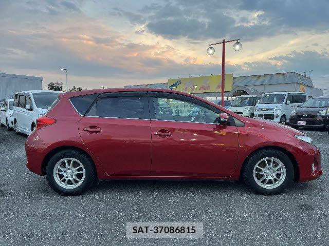 Toyota AURIS 2014-12 7453057-23
