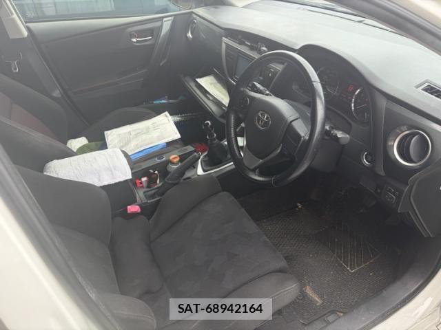 Toyota AURIS 2013-12 7508157-13