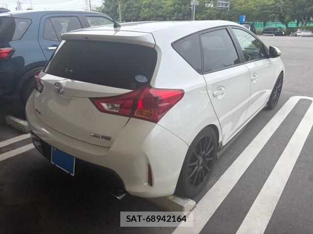 Toyota AURIS 2013-12 7508157-2